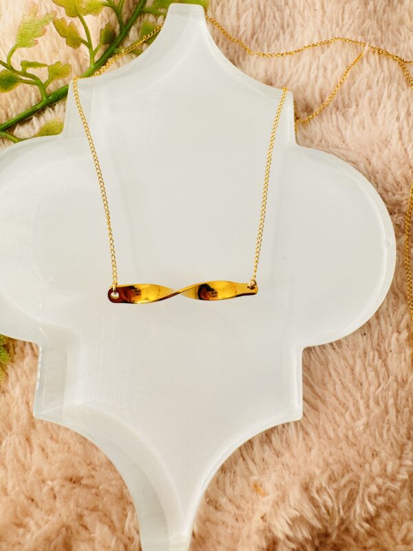Izabella - Twist Necklace