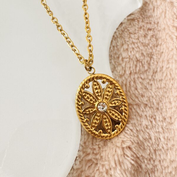Mary - Necklace - Image 3